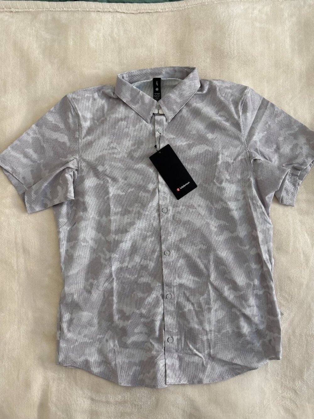 Lululemon Airing Easy Shirt Mens XL Gray Camo Short Sleeve Button Up NWT